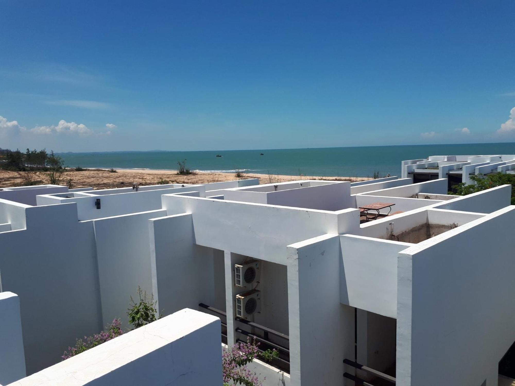 Khach San - Resort Oceanami - Long Hai Exteriör bild